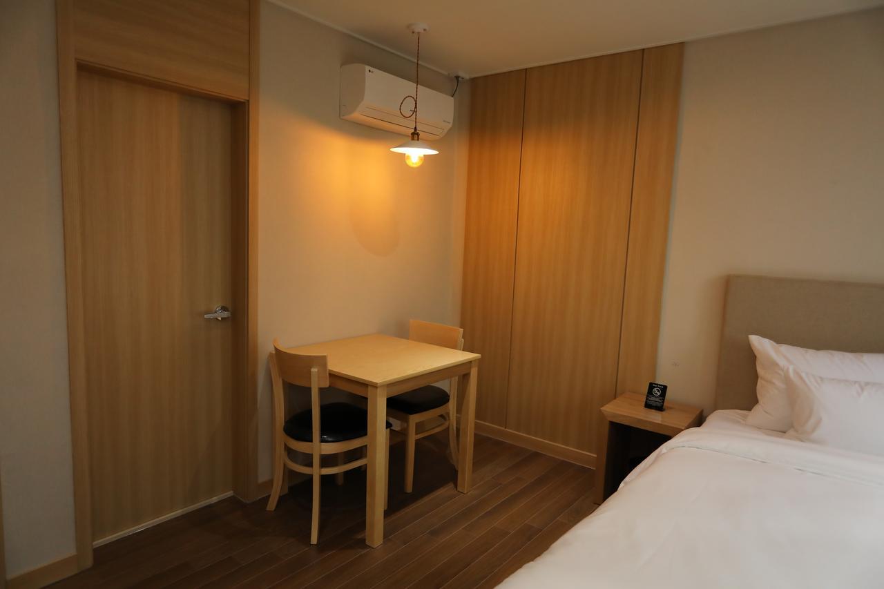 The First Hotel Changwon Exterior foto