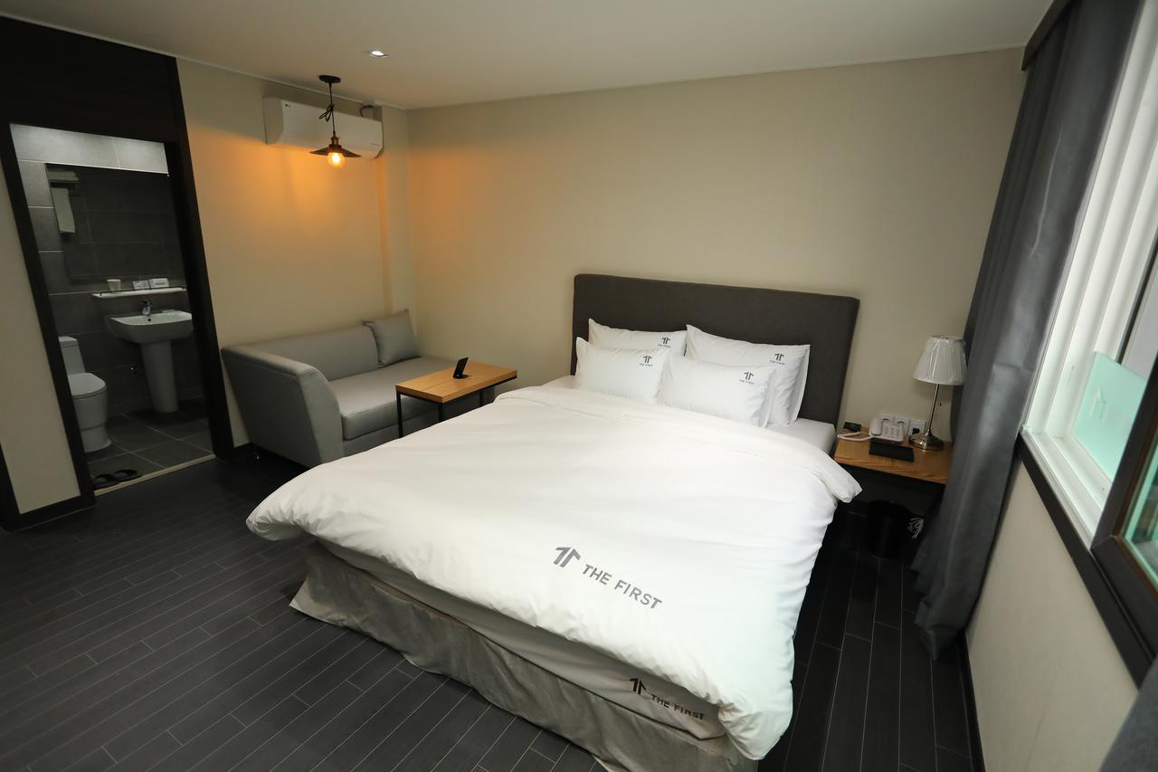 The First Hotel Changwon Exterior foto