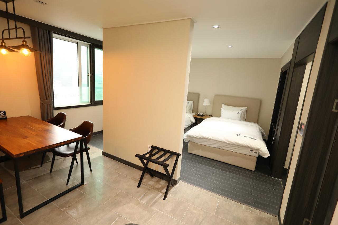 The First Hotel Changwon Exterior foto
