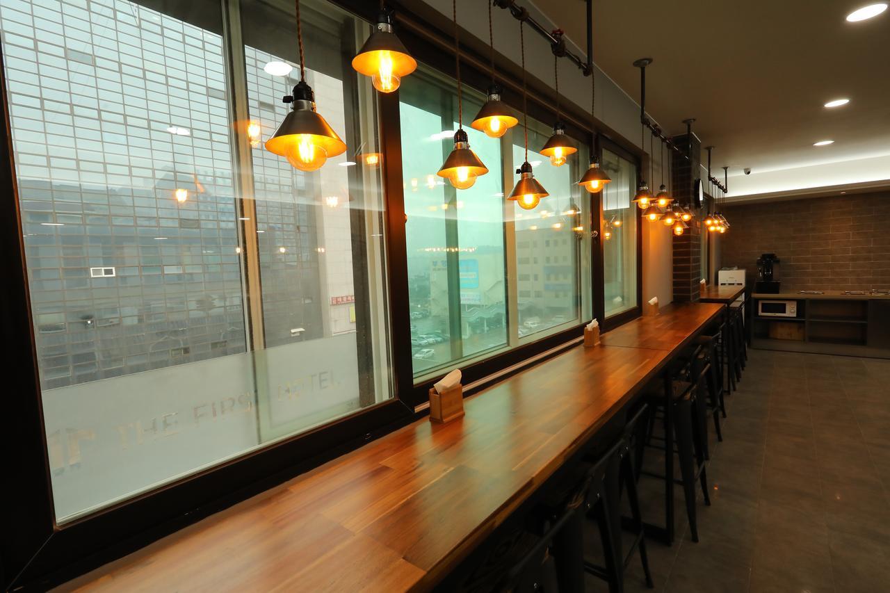 The First Hotel Changwon Exterior foto
